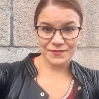 Kuva henkilöstä Annika Varis