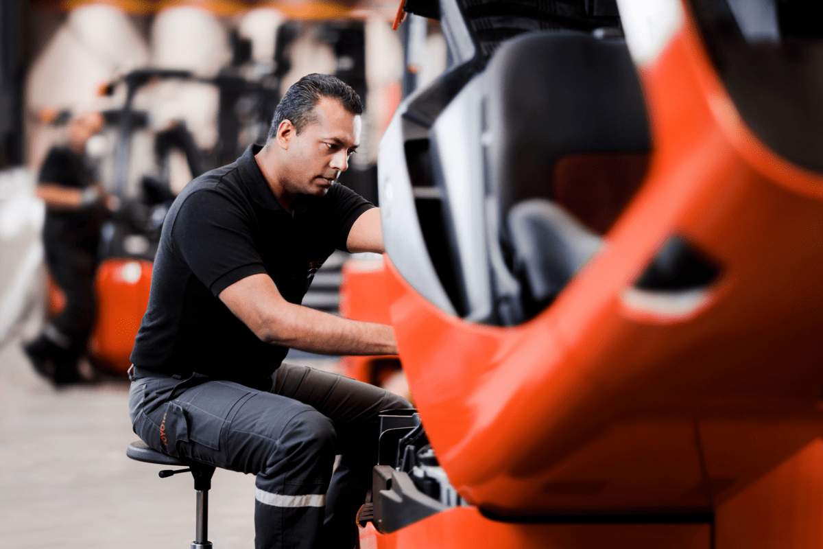 service-technician-at-work-6 Toyota.jpg