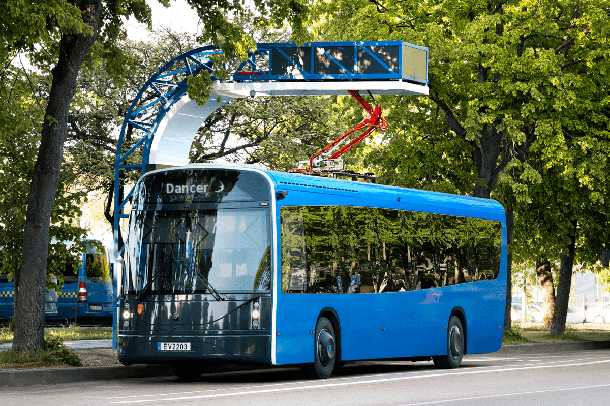 Dancer-bus-summer-11.jpg
