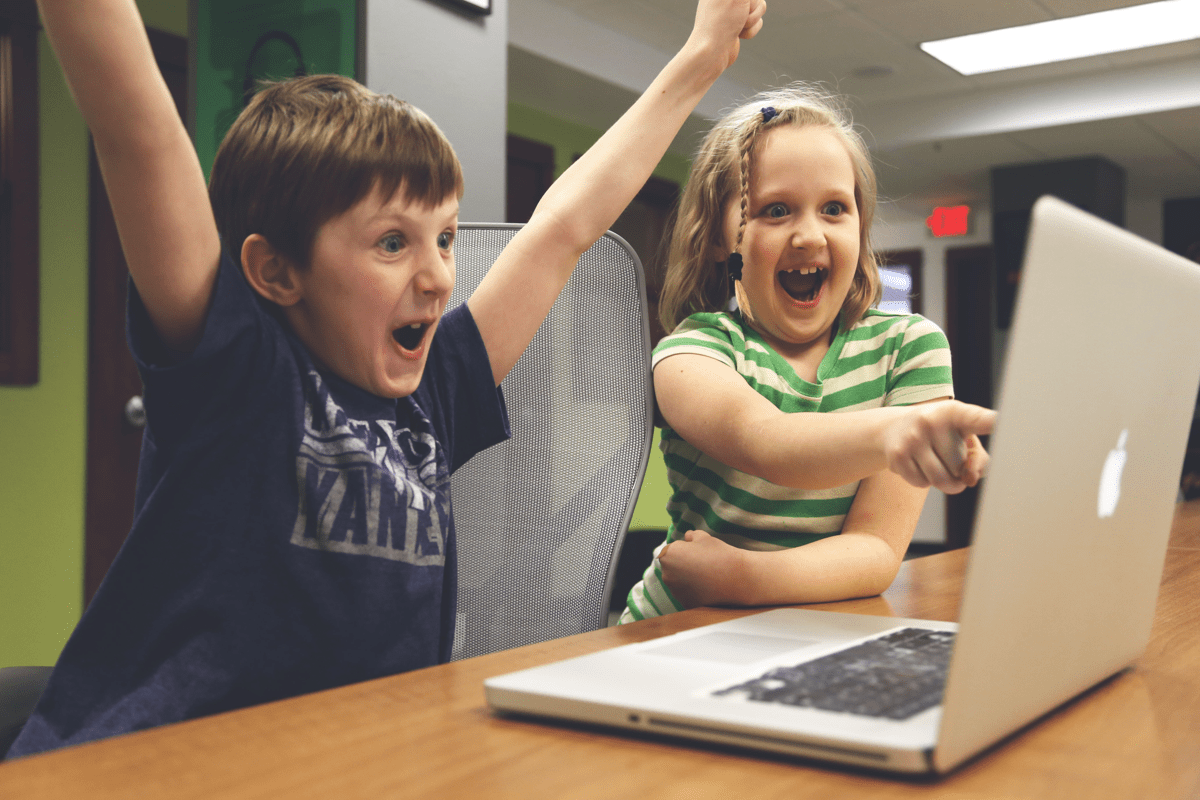 computer-person-creative-video-game-play-home-764632-pxhere.com.jpg