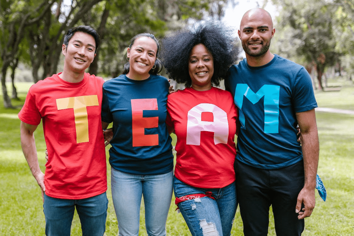Imagen 4 personas team.jpg