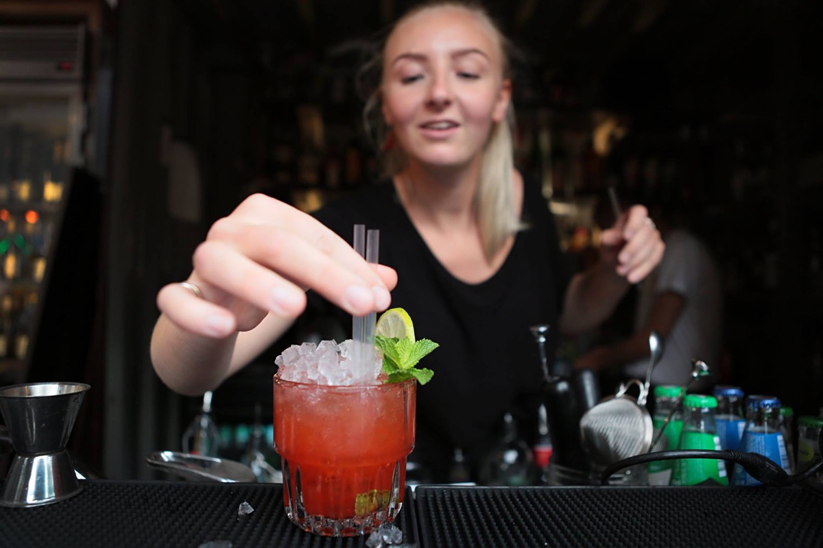 BARTENDER