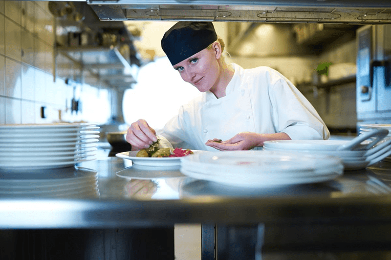 Vi Søker Kjøkkenassistenter til kantiner i Oslo! Fulltid og deltidsstillinger. image
